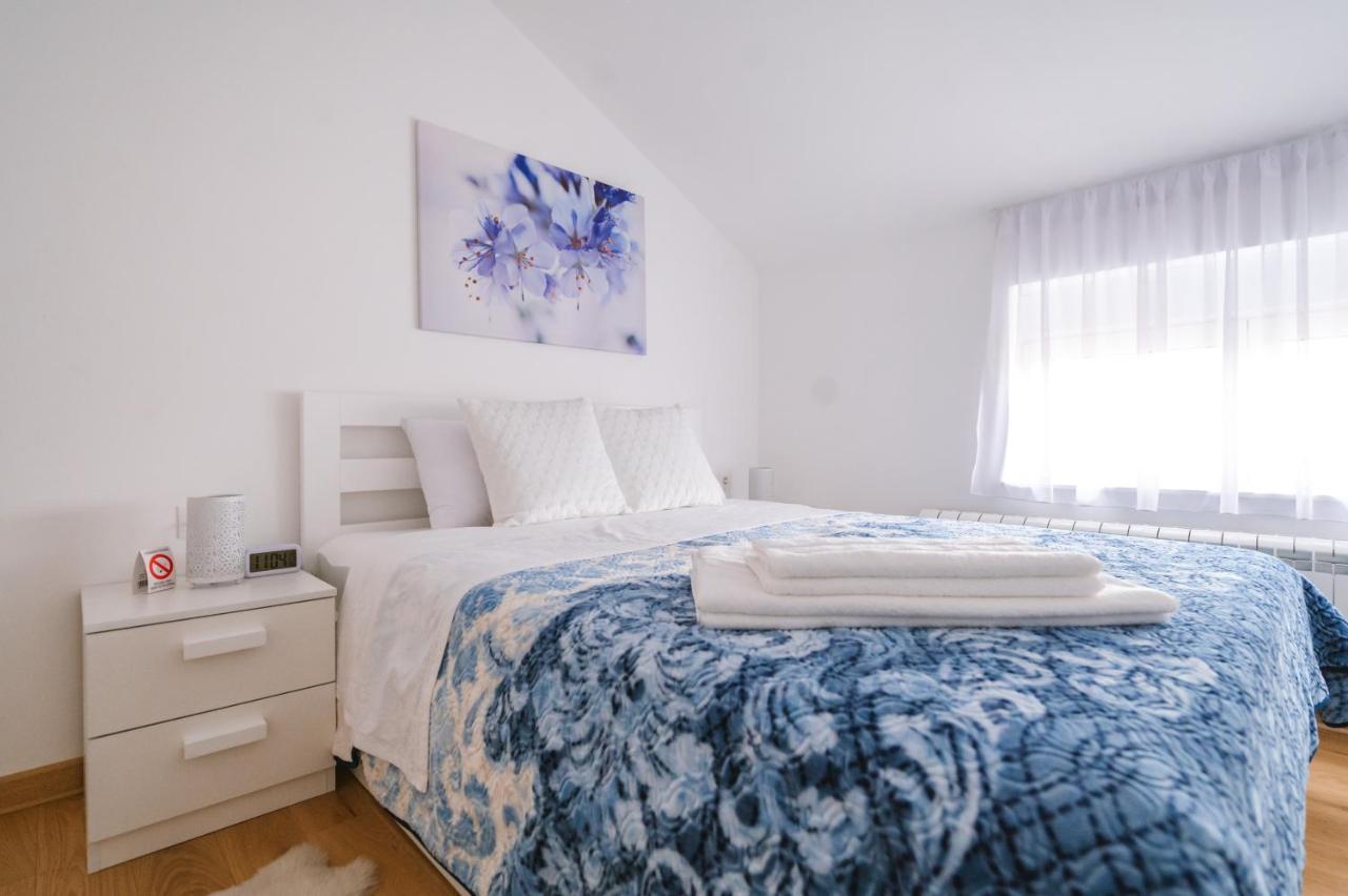 Mikonos Apartman Surcin Exterior photo